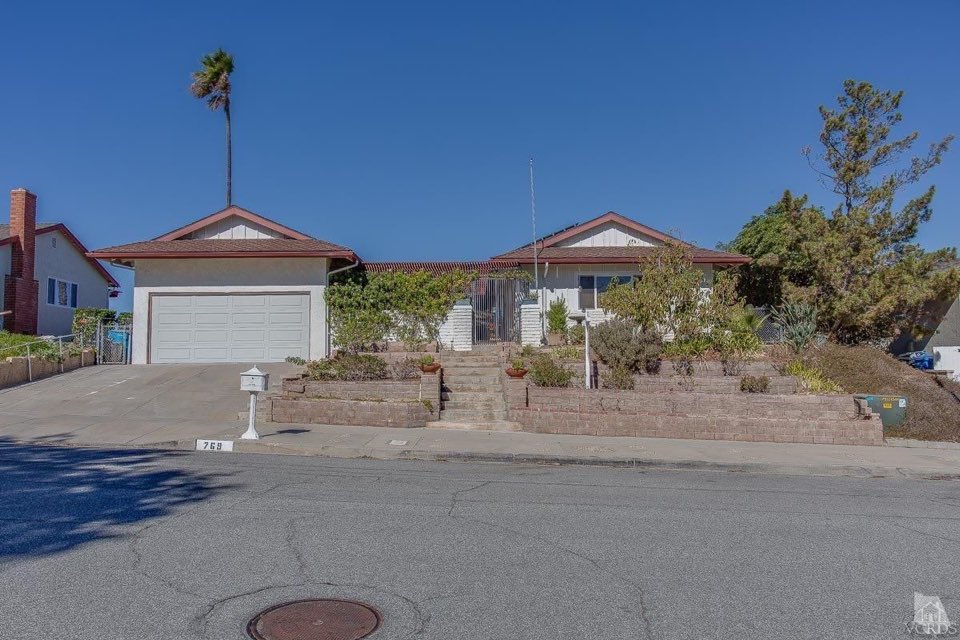 Single story home in Thousand Oaks